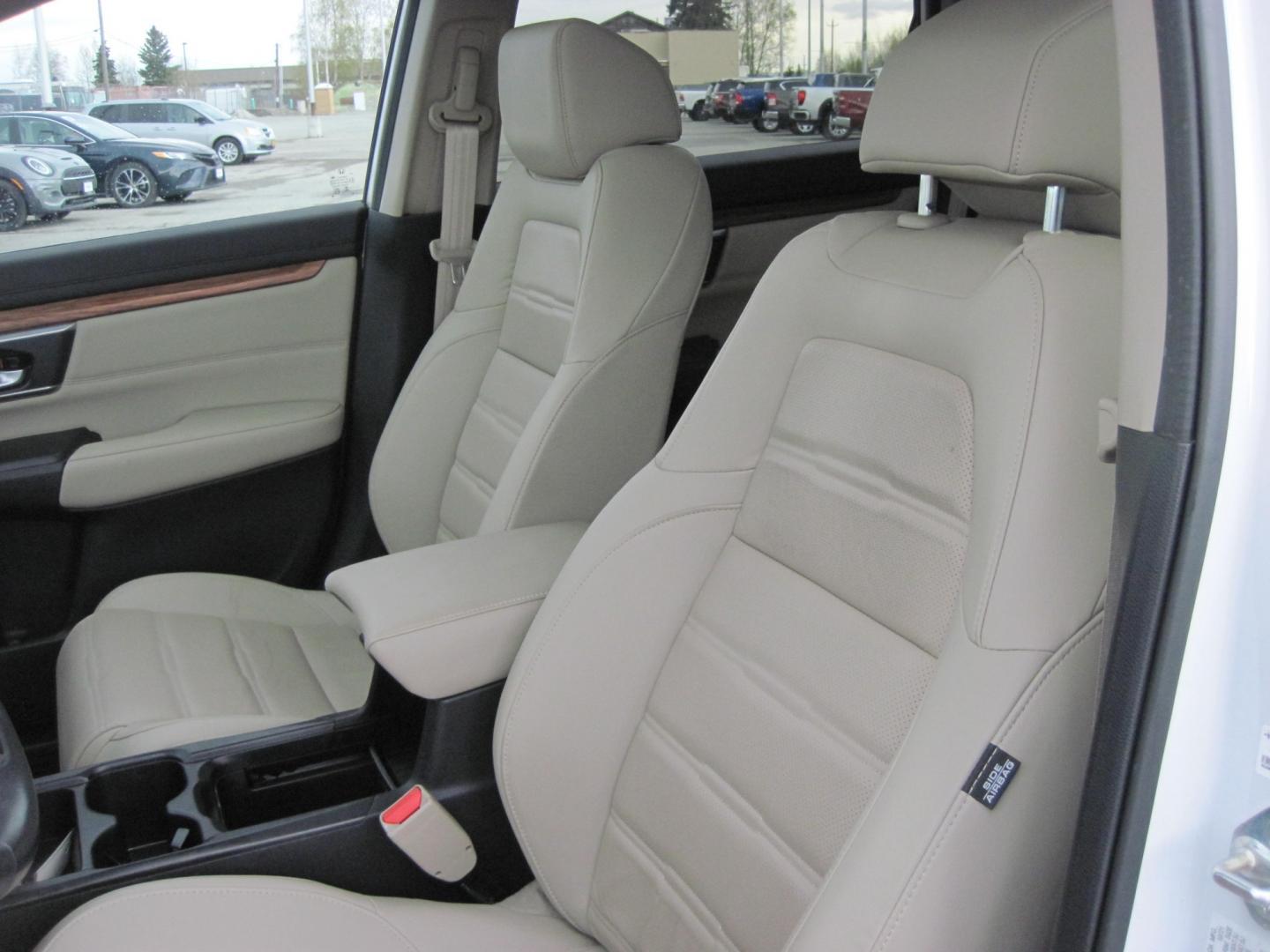 2022 white /Tan Honda CR-V EX-L AWD (2HKRW2H8XNH) , automatic transmission, located at 9530 Old Seward Highway, Anchorage, AK, 99515, (907) 349-3343, 61.134140, -149.865570 - Photo#12